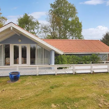 Three-bedroom Holiday Ahornvej 07 Hébergement de vacances Bøtø By